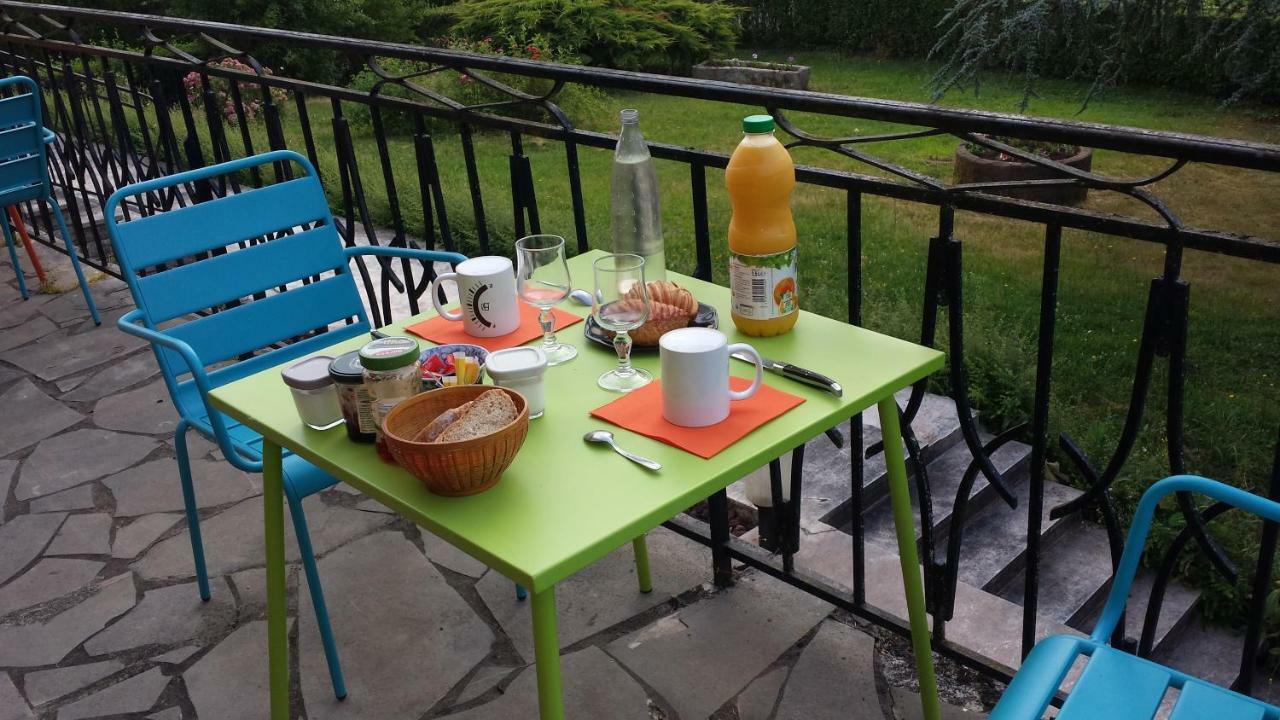 Le Curieux De Conques Bed and Breakfast Saint-Cyprien-sur-Dourdou Eksteriør billede