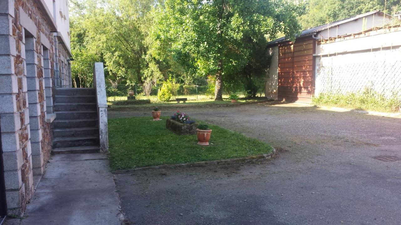 Le Curieux De Conques Bed and Breakfast Saint-Cyprien-sur-Dourdou Eksteriør billede